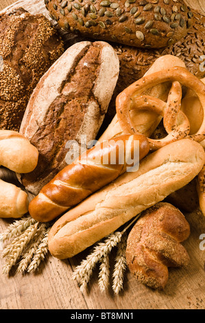 Varietà di pane fresco Foto Stock