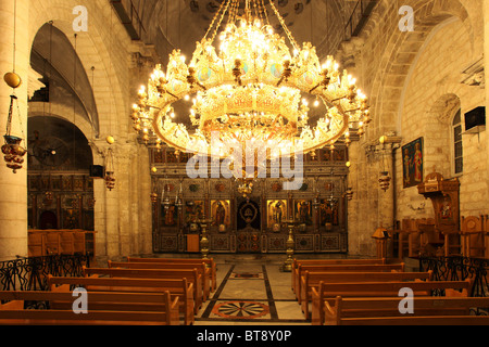 Interno della chiesa di San Giorgio un importante santuario costruito nel 1870 per il IV secolo martire cristiano San Giorgio nella vecchia città di Lod Israele Foto Stock