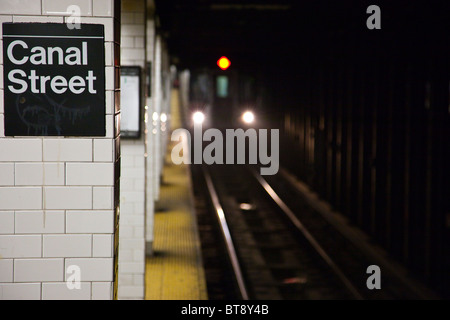 Canal Street Subway Station Platform, Manhattan New York City Foto Stock