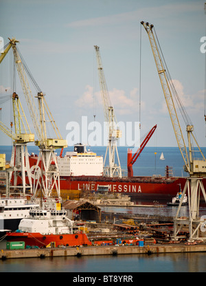 I cantieri di riparazione. Cantieri navali. Porto di Palermo Sicilia Italia Foto Stock