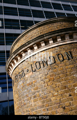 Ingresso di un tunnel sotto il Tamigi costruita da Londra la potenza idraulica Company nel 1868. Foto Stock