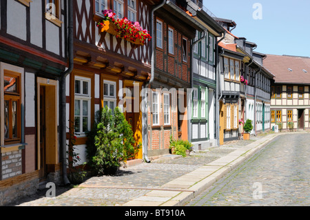 Straßenszene a Wernigerode, Sachsen-Anhalt, Deutschland. - Scene di strada a Wernigerode, Sassonia-Anhalt, Germania. Foto Stock