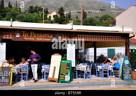 A Perasma Taverna sul porto, Agia Efimia, Cefalonia (Cefalonia), Isole IONIE, Grecia Foto Stock