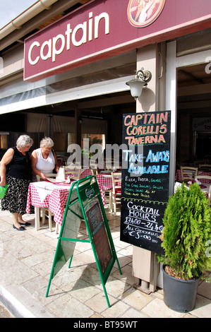 Taverna del Capitano Corelli sul fronte porto, Agia Efimia, Cefalonia (Cefalonia), Isole IONIE, Grecia Foto Stock