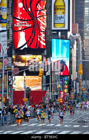 New York City mezza maratona a Times Square NYC Foto Stock