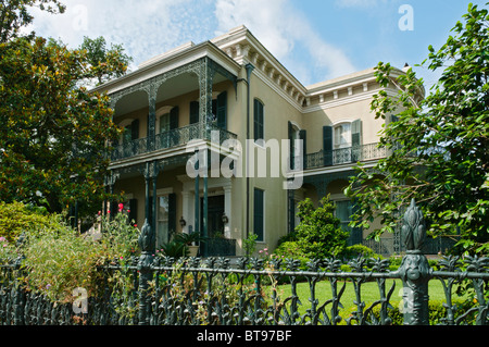 In Louisiana, New Orleans Garden District, il Colonnello breve della Villa, Cornstalk recinzione Foto Stock