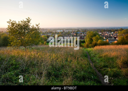 Vista su Andover dalla signora a piedi il sentiero in Hampshire Foto Stock