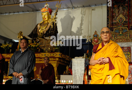 Sua Santità il XIV Dalai Lama assiste la dedizione del popolo tibetano Canadian Cultural Centre a Toronto in Canada. Foto Stock