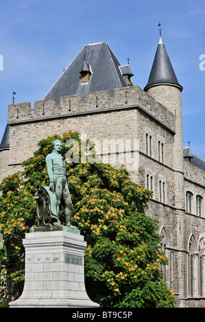 Statua di Lieven Bauwens e Devil Gerard's Castle a Gand, Belgio Foto Stock