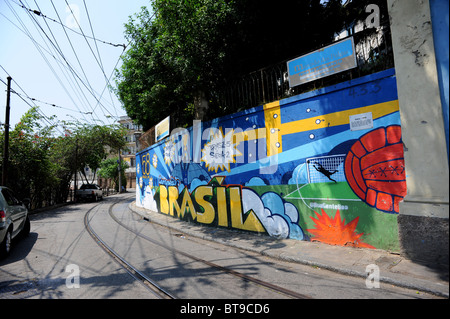 Graffiti murali in Santa Teresa distretto di Rio de Janeiro, Brasile Foto Stock