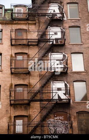 La scala sul lato di un edificio a Montreal, Canada Foto Stock
