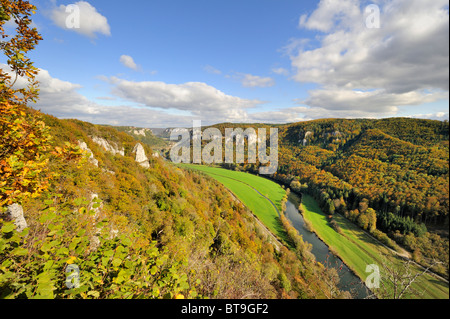 Vista superiore della valle del Danubio, Sigmaringen county, Baden-Wuerttemberg, Germania, Europa Foto Stock