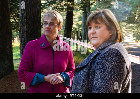 Margaret Richie MP, SDLP, con Karen McKevitt, anche SDLP e al momento, Dep Sindaco di Newry e Mourne consiglio Foto Stock