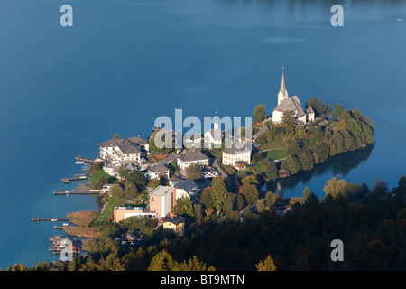 Maria Woerth penisola, lago Woerth, vista dalla montagna Pyramidenkogel, Carinzia, Austria, Europa Foto Stock