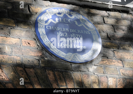 La placca al Museo di Charles Dickens IN BLOOMSBURY LONDON REGNO UNITO Foto Stock