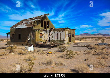 Casa abbandonata sulla storica Route 66, Ludlow, California, USA, America del Nord Foto Stock