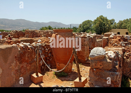 Contenitore di argilla, Malia Palace, scavo archeologico sito, palazzo minoico, Heraklion, Creta, Grecia, Europa Foto Stock