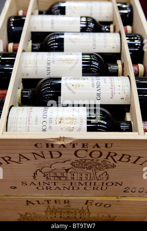 Casi di vino al "Francia Show' si tiene annualmente a Earls Court, Londra, 9 gennaio 2010. Foto Stock