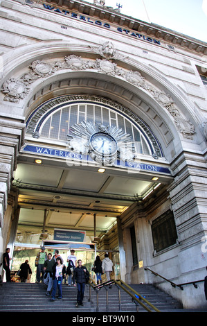 Ingresso principale con la stazione di Waterloo, Waterloo, London Borough di Lambeth, Greater London, England, Regno Unito Foto Stock