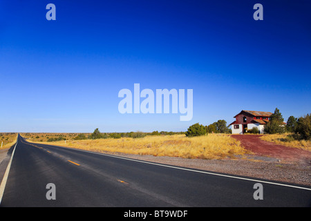 Casa abbandonata vicino a valle, Williams, Arizona, USA, America del Nord Foto Stock