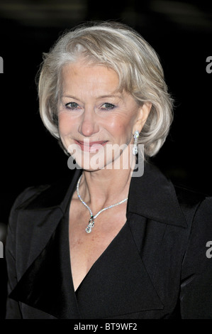 Helen Mirren arriva per la premiere de 'L'ultima stazione", presso il Curzon Mayfair, Londra, 26 gennaio 2010. Foto Stock