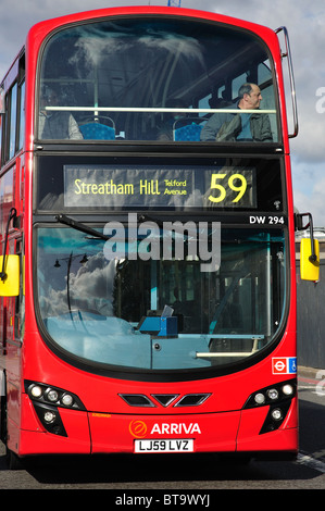 Double-decker bus crossing Blackfriars Bridge, City of London, Greater London, England, United Kingdom Foto Stock
