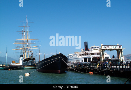 Hyde Street Pier vicino a Fisherman's Wharf di San Francisco in California, Stati Uniti Foto Stock