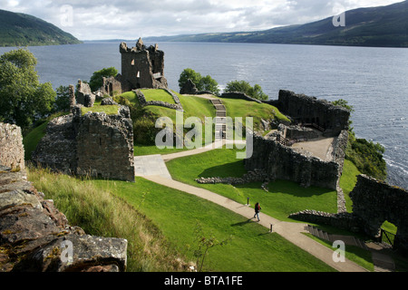 Urquhart Castle e Loch Ness, Scozia Foto Stock