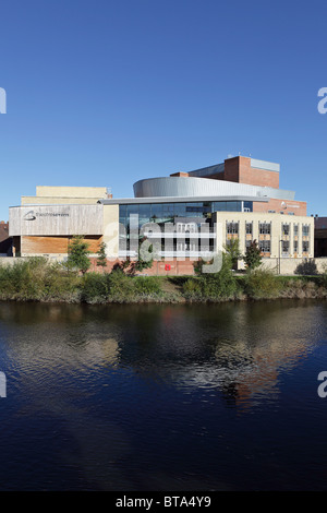 Il Teatro Severn situato a Frankwell Quay nella storica città mercantile di Shrewsbury in Shropshire. Foto Stock