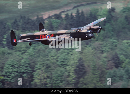 Avro Lancaster bombardiere. Ladybower flypast Foto Stock