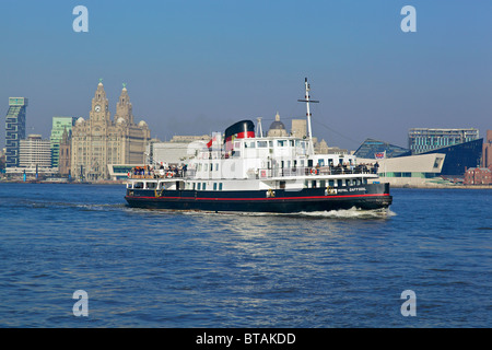 Mersey ferries ferry Royal Daffodil sul fiume Mersey con Liverpool in background. Foto Stock