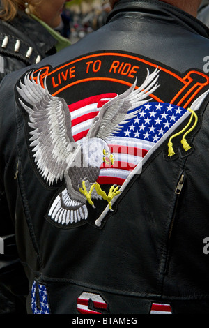 Patch patriottico sul retro di una giacca di pelle ad un moto raduno per creare driver di consapevolezza di sicurezza a Boise, Idaho, Stati Uniti d'America. Foto Stock