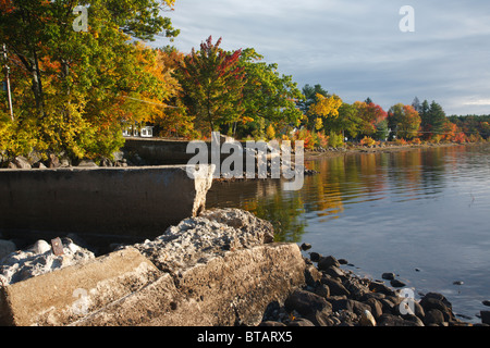 Lago Massabesic in Auburn, New Hampshire USA durante la collezione autunno mesi Foto Stock