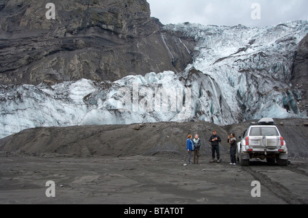 L'Islanda, Porsmork Park, ghiacciaio Gigjokull dopo la molla 2010 eruzione del vulcano Eyjafjallajokull. 4x4 tour in jeep. Foto Stock