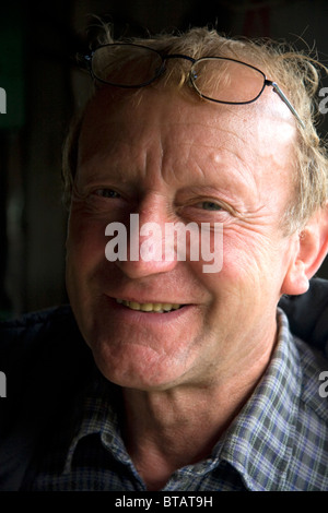 Ritratto di un vino francese maker vicino Changy nella regione di Champagne-Ardenne, Francia. Foto Stock