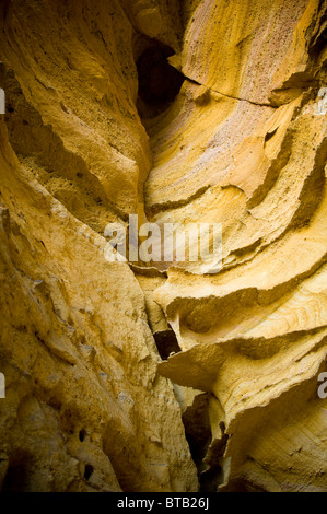 Dettagli della roccia erodendo lontano nel tempo Foto Stock