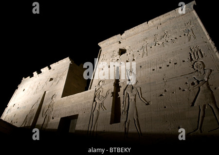 Tempio di Iside nel tempio di Philae complesso sull isola di Agilkia nel serbatoio di Aswan diga Basso Egitto Foto Stock