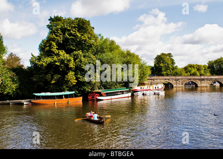 Canottaggio sul fiume Avon Foto Stock