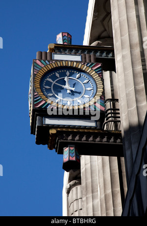 Orologio sulla Corte Peterborough, Fleet Street, Londra: Goldman Sachs uffici Foto Stock