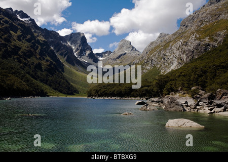 Il lago di Mackenzie nel Parco Nazionale di Fiordland, Nuova Zelanda. Foto Stock