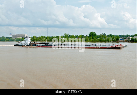 In Louisiana, Porto di New Orleans, pushboat chiatte a spinta sul fiume Mississippi Foto Stock