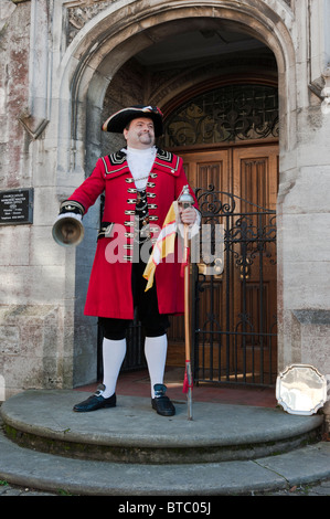 Iain Mitchell (West Mori) compete nel Dorset Town Crier concorrenza 2010. Foto Stock