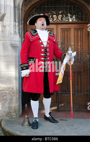 Iain Mitchell (West Mori) compete nel Dorset Town Crier concorrenza 2010. Foto Stock