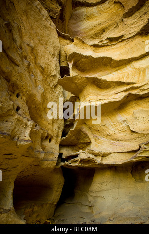 Dettagli della roccia erodendo lontano nel tempo Foto Stock