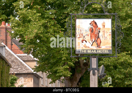 Il segno dell'Orso Hotel; Hotelschild a Woodstock Foto Stock