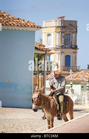 Uomo cubano su Donkey Foto Stock