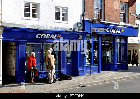 Coral bookmakers, Ludlow, Shropshire, Inghilterra, Regno Unito Foto Stock