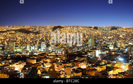 Una vista di La Paz in Bolivia dal Killi Killi viewpoint Foto Stock