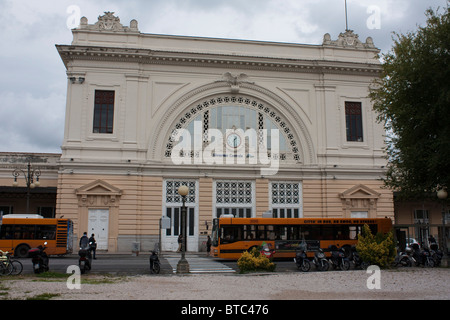 Livorno stazione ferroviaria Toscana, Italia. Foto Stock