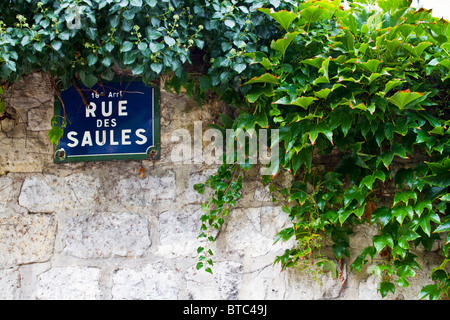 Un cartello stradale per Rue des Saules a Montmartre, Parigi Foto Stock